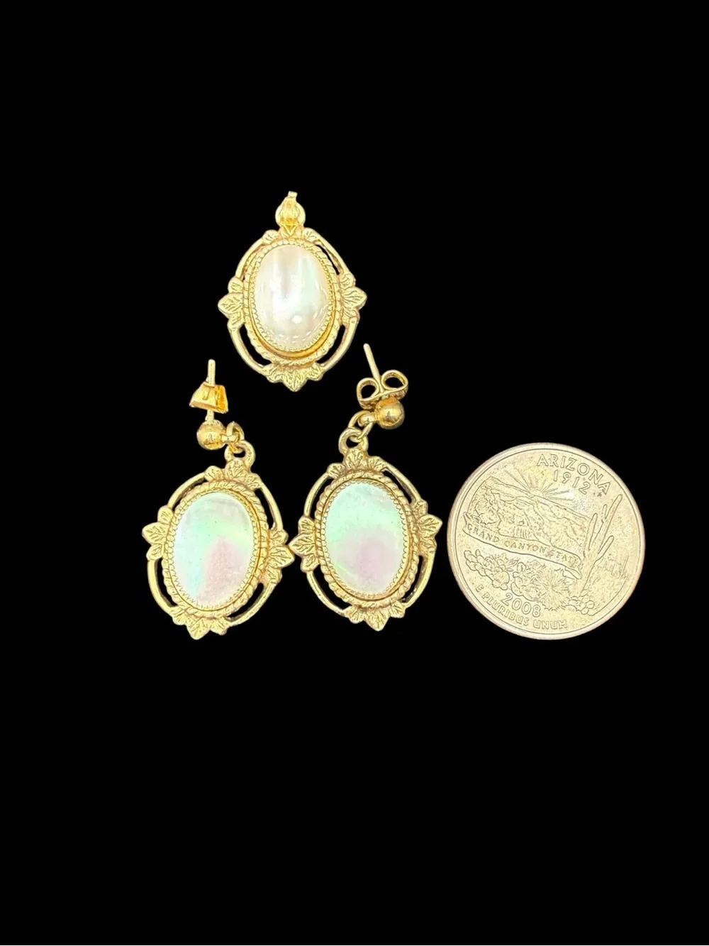 Vintage Gold-Tone Iridescent Oval Drop Earrings and pendant set - Women Jewelry